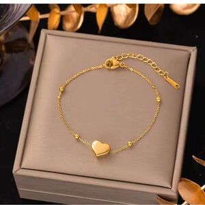 Gold Minimalist Heart Charm Bracelet